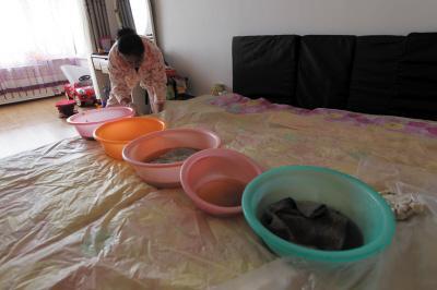 乐亭楼上漏水，住户失联，小区没物管，业主维权难！律师来支招……